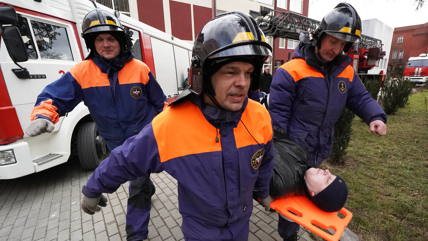 Источник изображения https://static.life.ru/posts/2018/07/1134724/gr/north/703615dfdbe77e78ef113b9bda6e1d55__1440x.jpg День спасателя Российской Федерации (День МЧС)